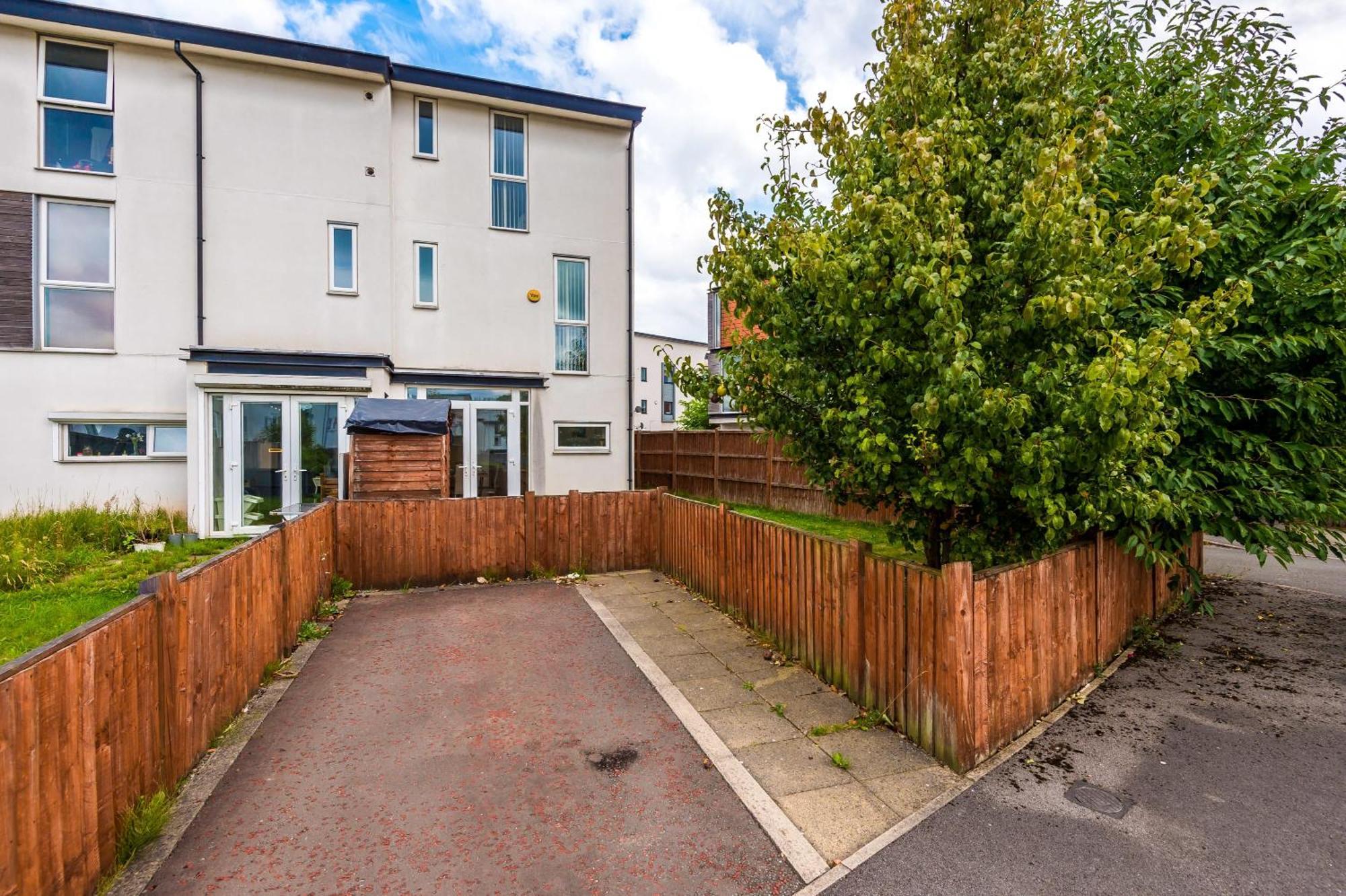 Townhouse 5mins To Centre And Etihad - Free Secure Parking Holiday home *